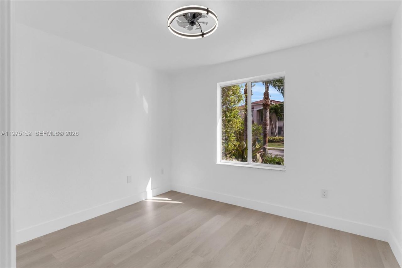 16333 SW 68th Ter, Miami, FL 33193 Photo