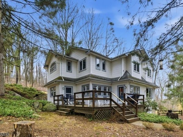 4 Emmet Roche Dr, Montville, NJ 07005