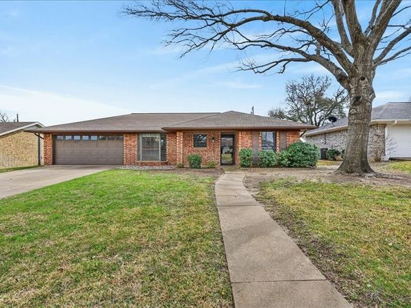 111 Blue Jay Street , Stephenville, TX 76401