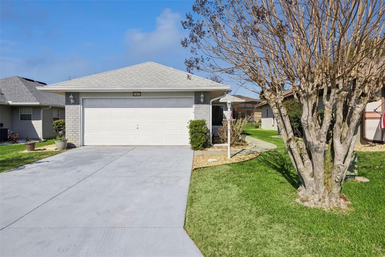 21617 Queen Elizabeth Court, Leesburg, FL 34748 Main Photo