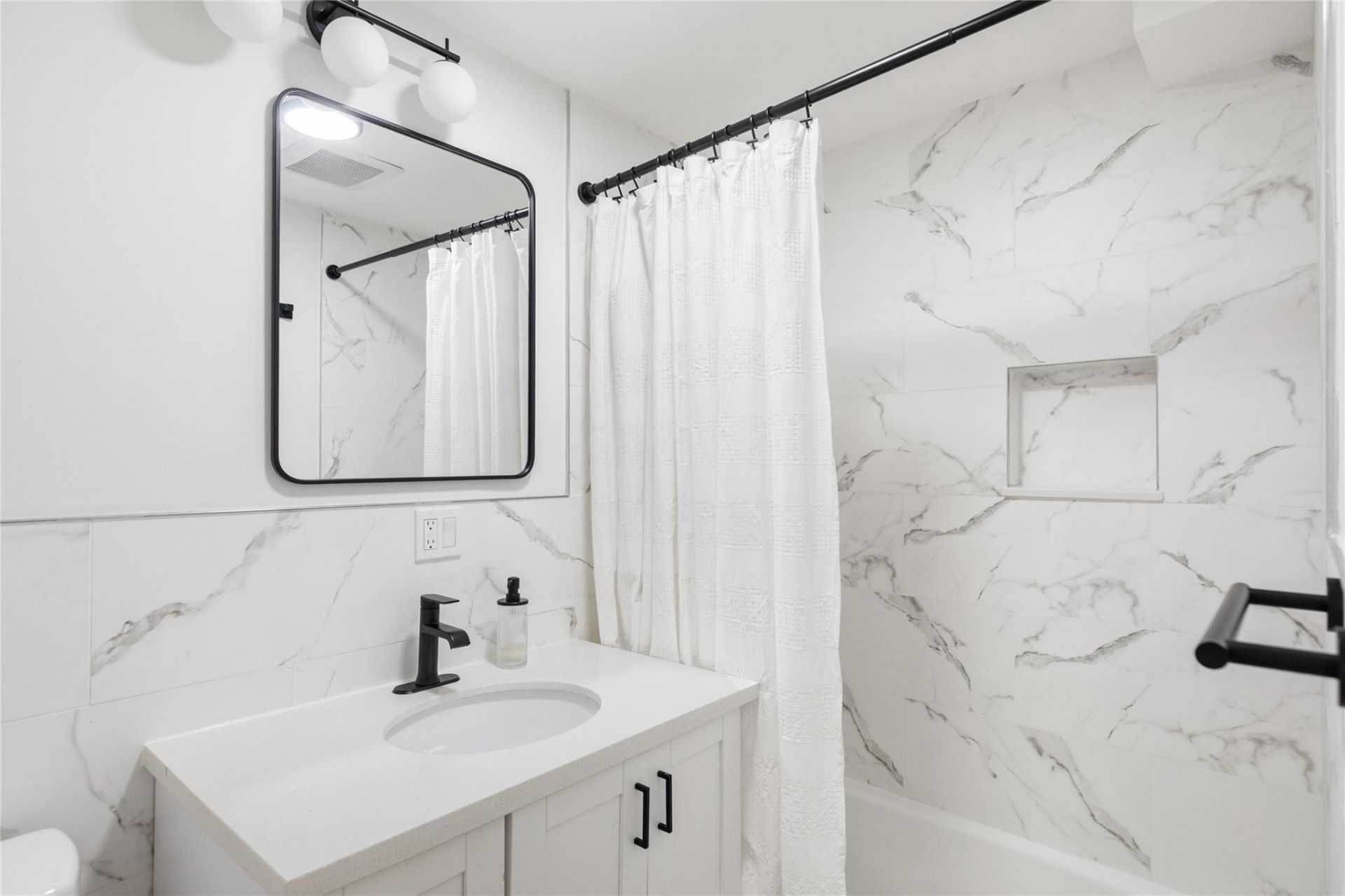 1080 E Country Club Circle, Plantation, FL 33317 Photo