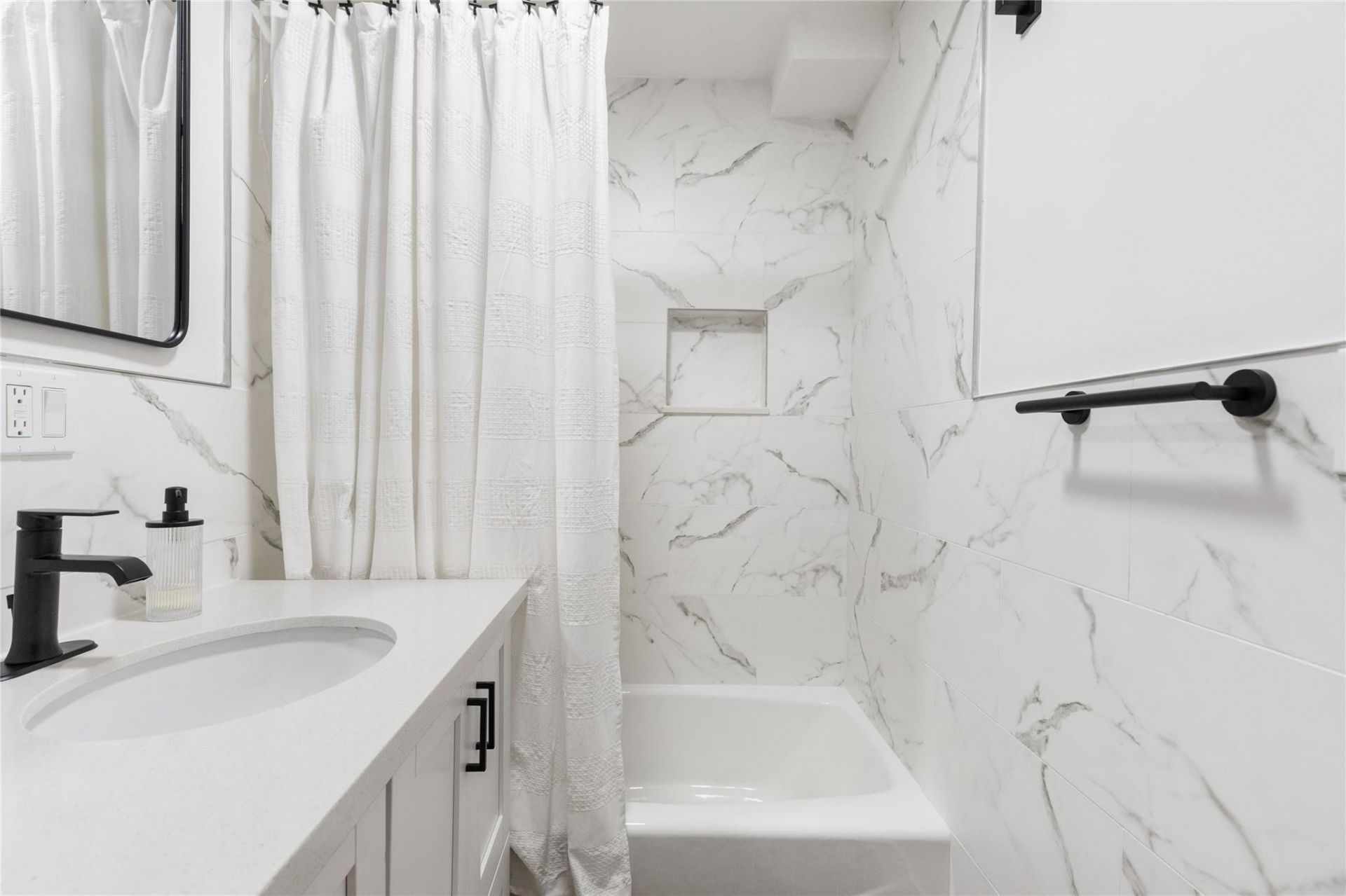 1080 E Country Club Circle, Plantation, FL 33317 Photo