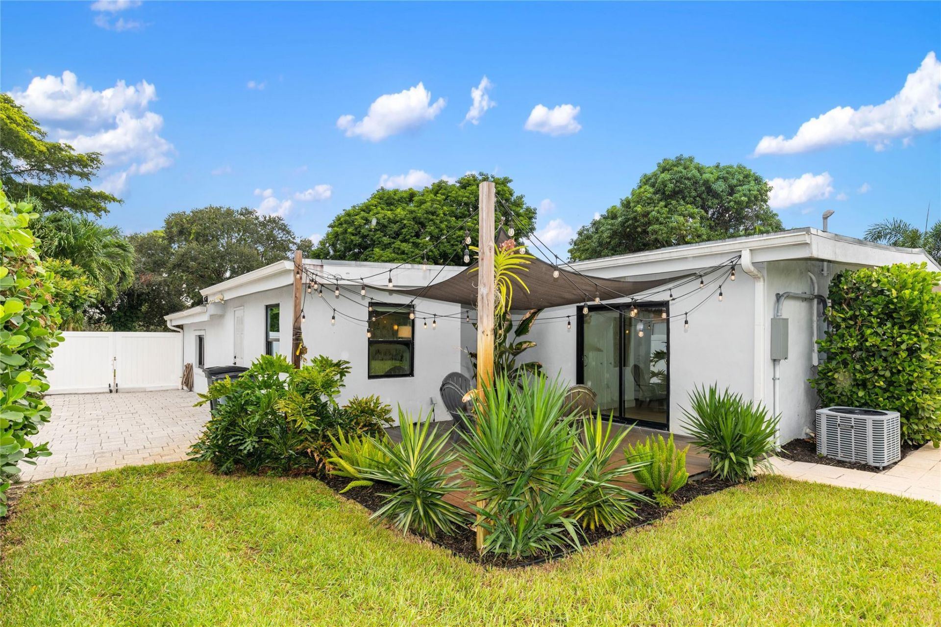 1080 E Country Club Circle, Plantation, FL 33317 Photo