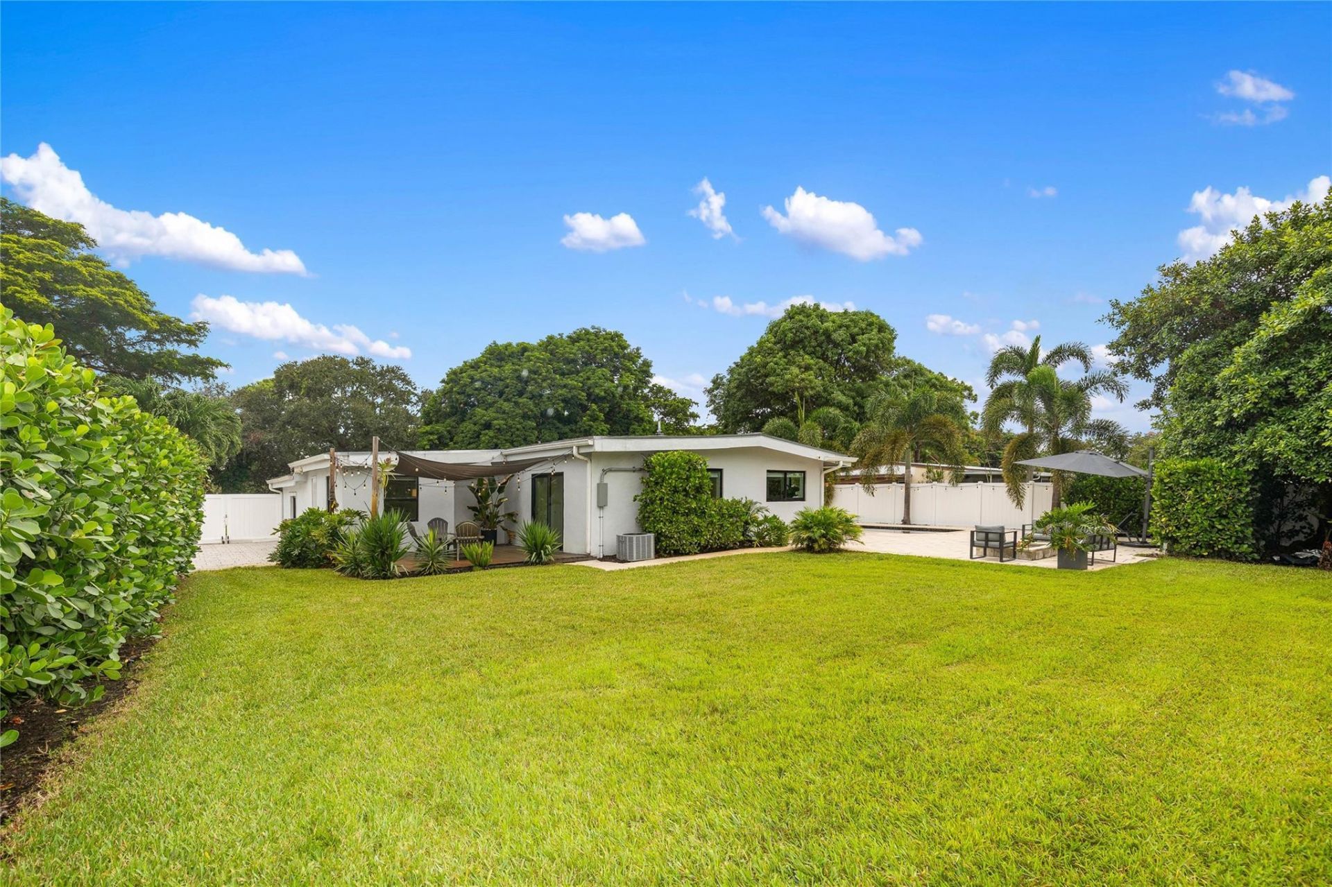 1080 E Country Club Circle, Plantation, FL 33317 Photo