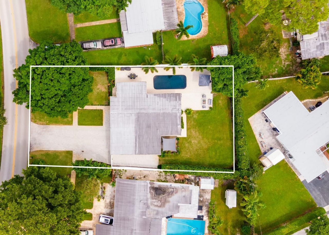 1080 E Country Club Circle, Plantation, FL 33317 Photo