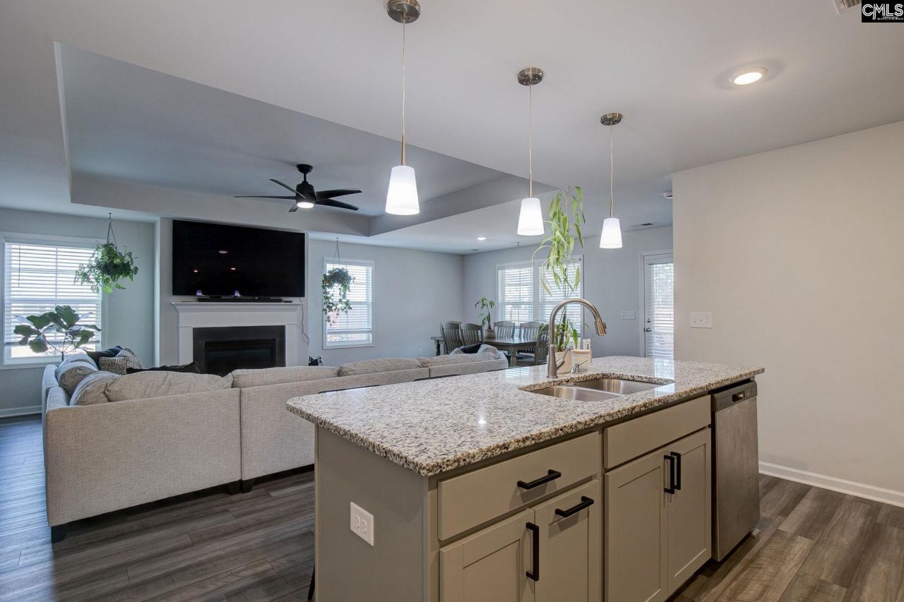 1000 Crescent Corner  Photo 11