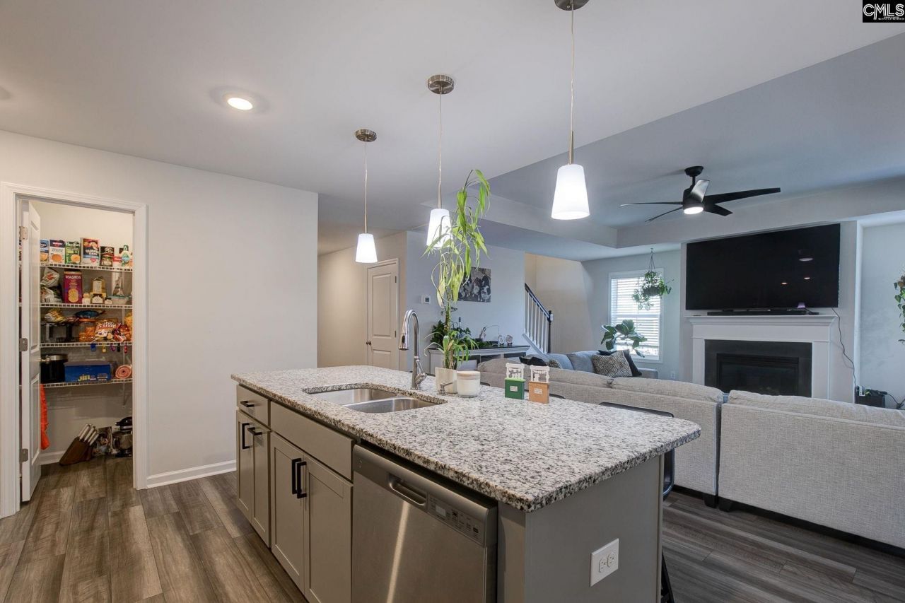 1000 Crescent Corner  Photo 13