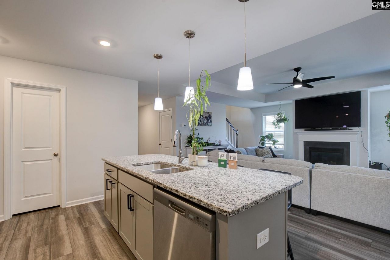 1000 Crescent Corner  Photo 14