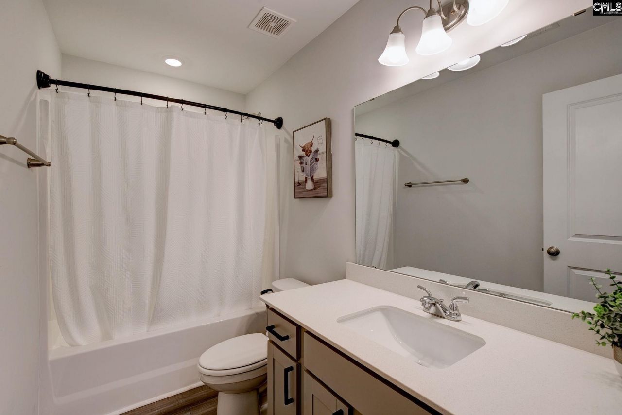 1000 Crescent Corner  Photo 17