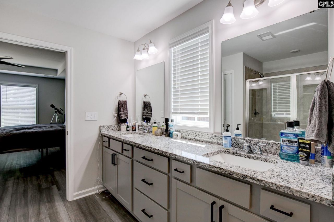 1000 Crescent Corner  Photo 23