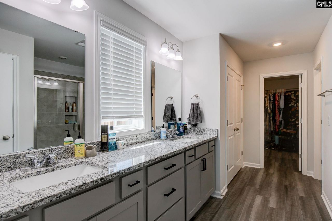 1000 Crescent Corner  Photo 24