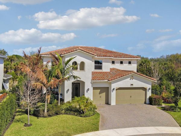 2475 NE Evinrude Circle, Jensen Beach, FL 34957