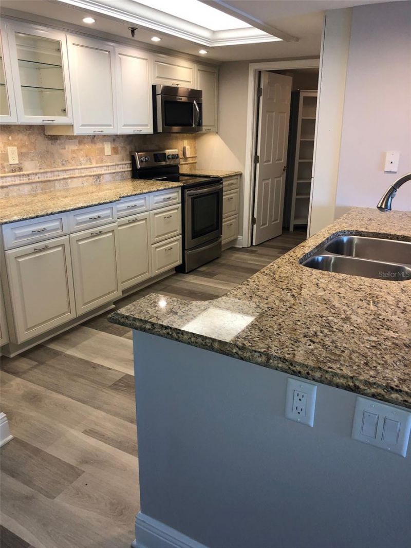 6322 Palma Del Mar Boulevard S, Unit 805, Saint Petersburg, FL 33715 Photo