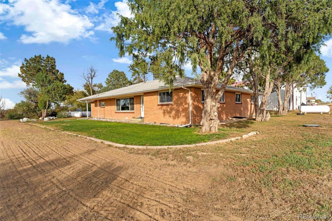 39592 County Road 18, Roggen, CO 80652 Main Photo