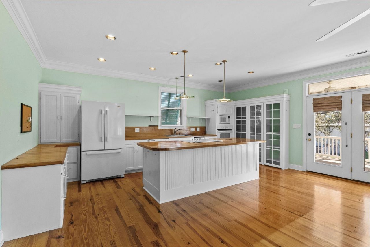 3926 Flagg St. Photo 11