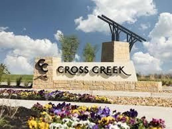 104 Bankside DR, Hutto, TX 78634