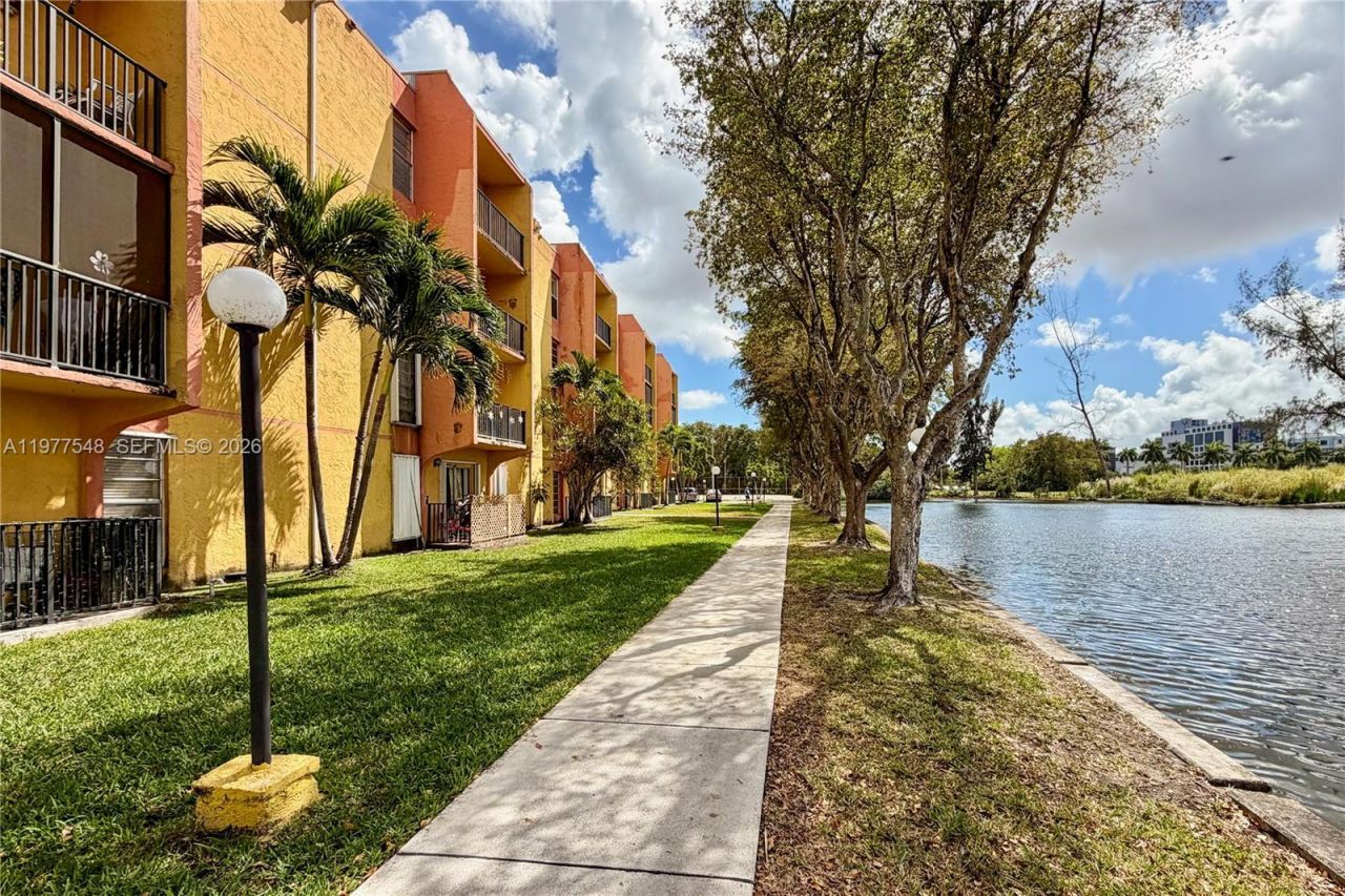 4803 NW 7th St, Unit 105-14, Miami, FL 33126 Photo