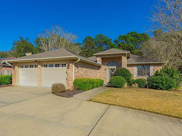 48 Hillcrest Drive, Shalimar, FL 32579