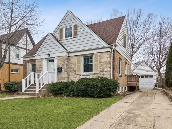 714 S Dunton Avenue , Arlington Heights, IL 60005