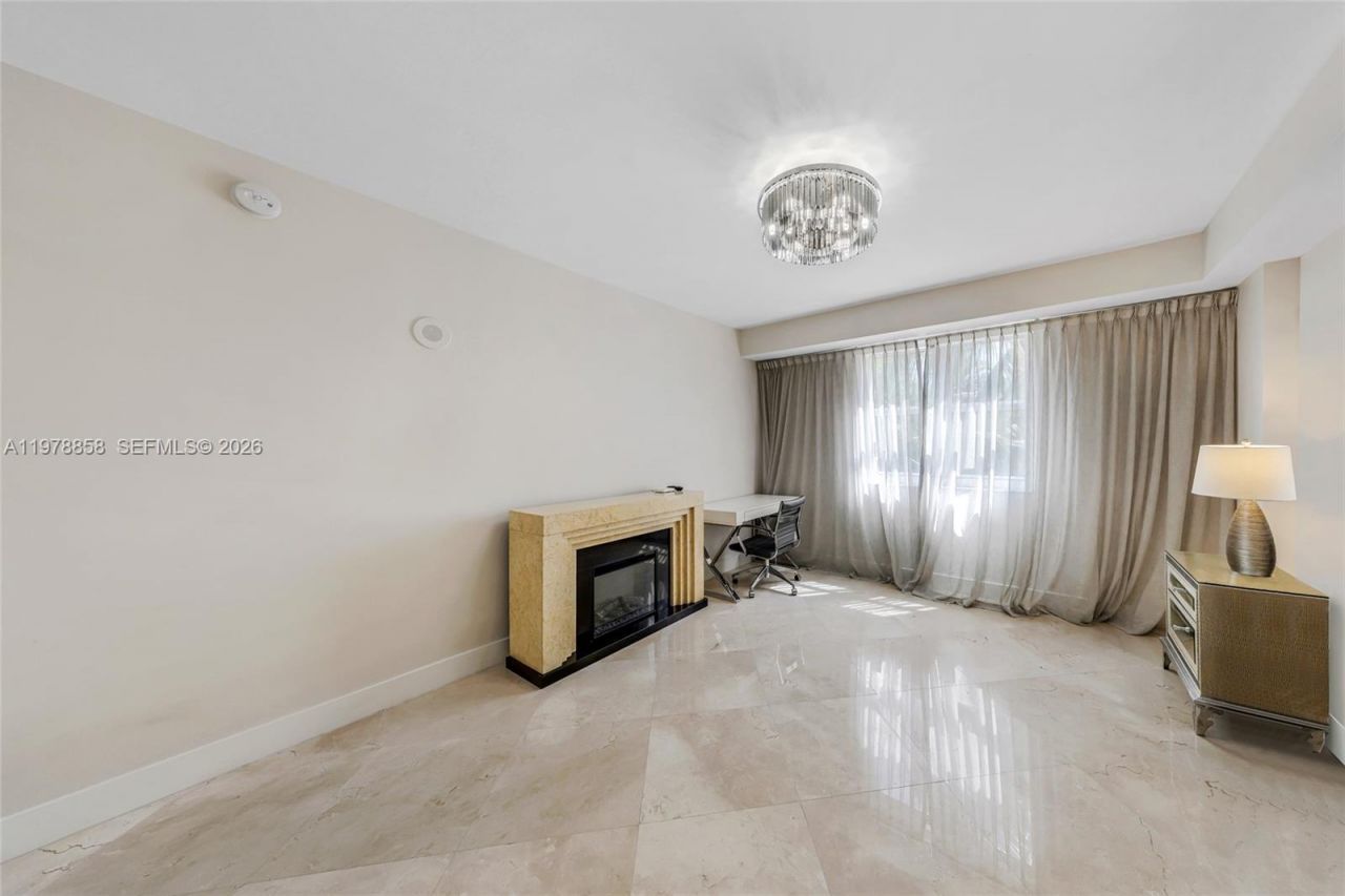 20000 E Country Club Dr , Unit 311, Aventura, FL 33180 Photo