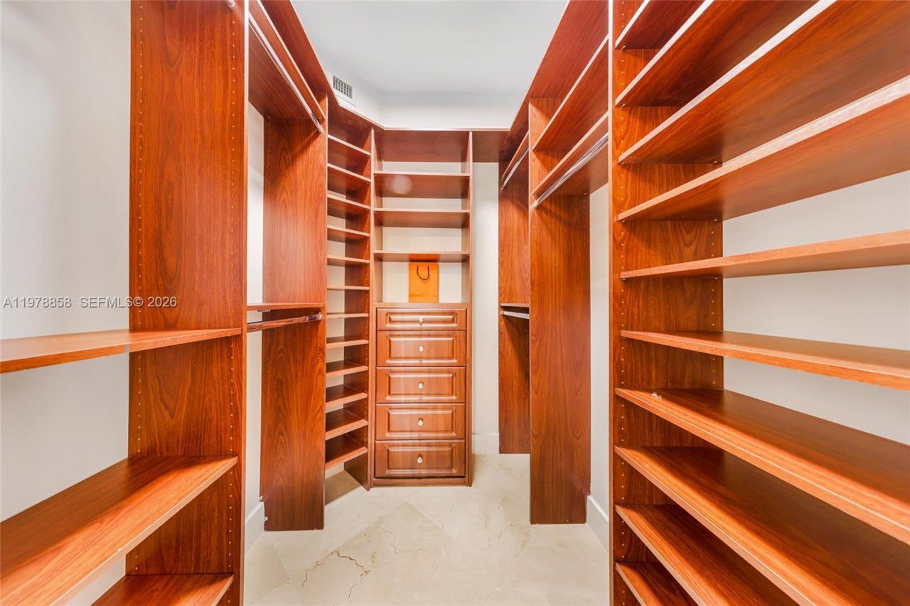 20000 E Country Club Dr , Unit 311, Aventura, FL 33180 Photo