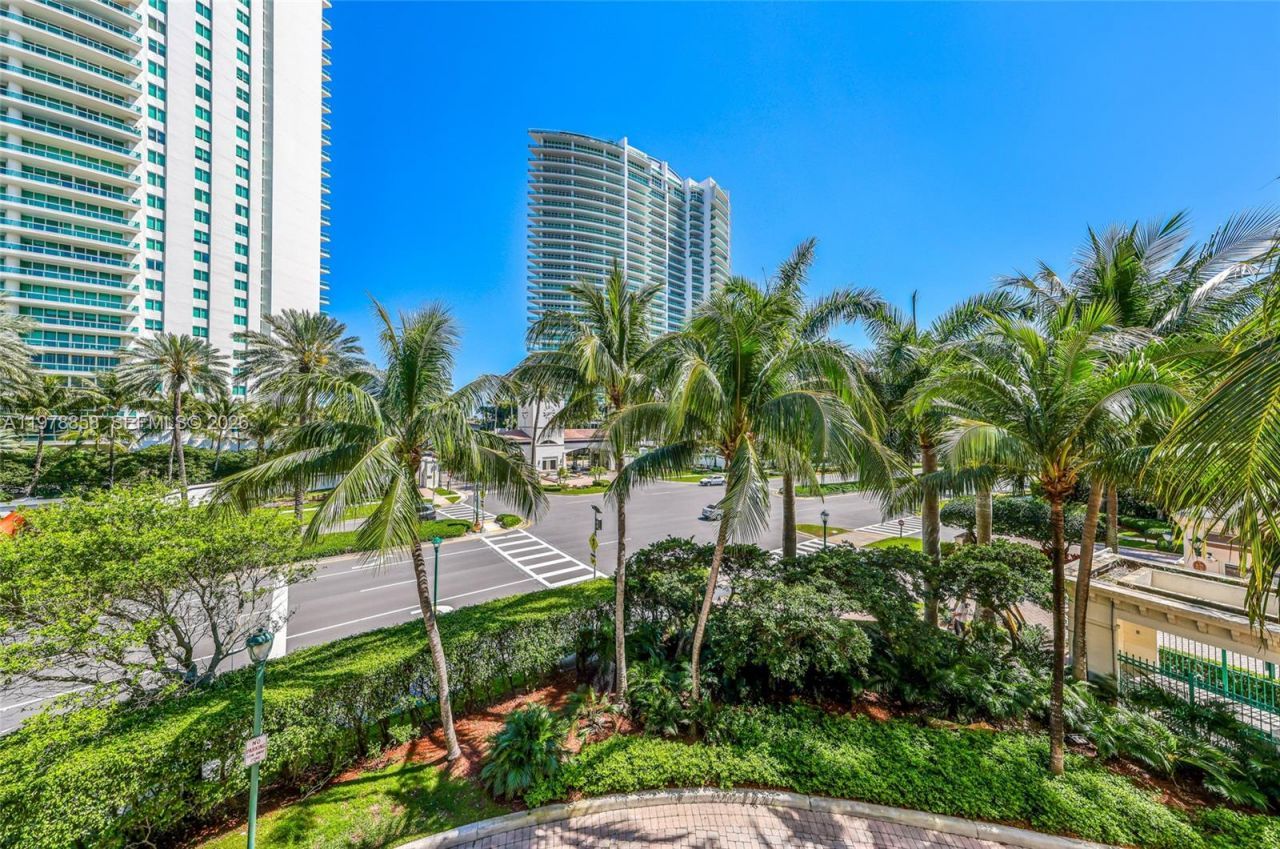 20000 E Country Club Dr , Unit 311, Aventura, FL 33180 Photo