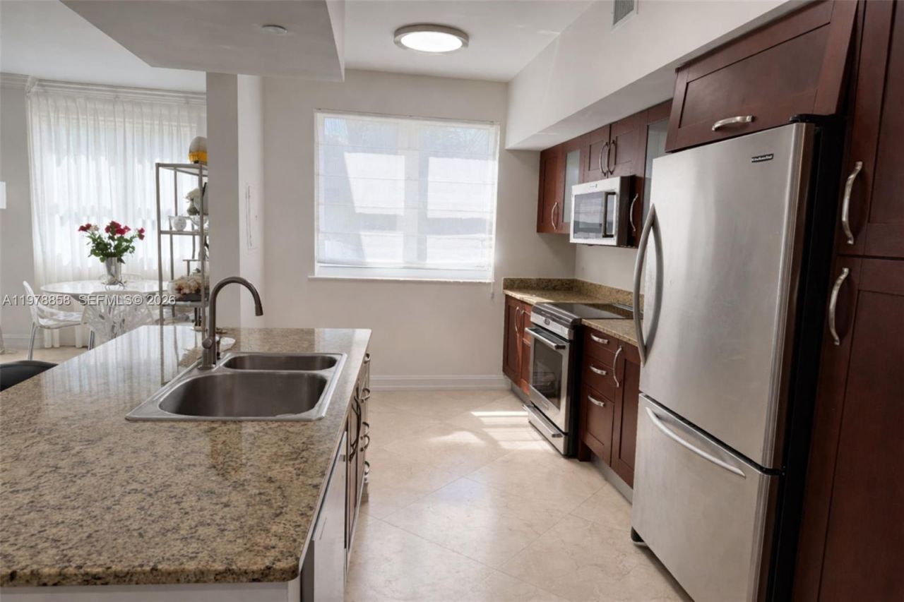 20000 E Country Club Dr , Unit 311, Aventura, FL 33180 Photo