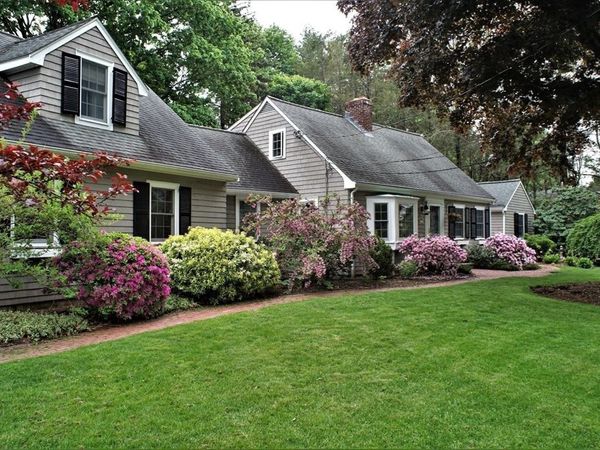 2270 Massachusetts Ave, Lexington, MA 02421