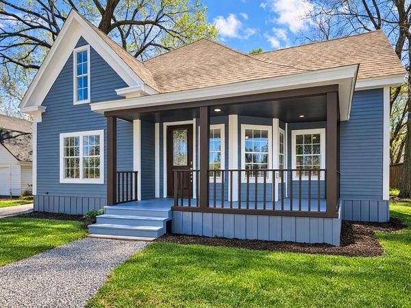 415 W 7th Street , Bonham, TX 75418