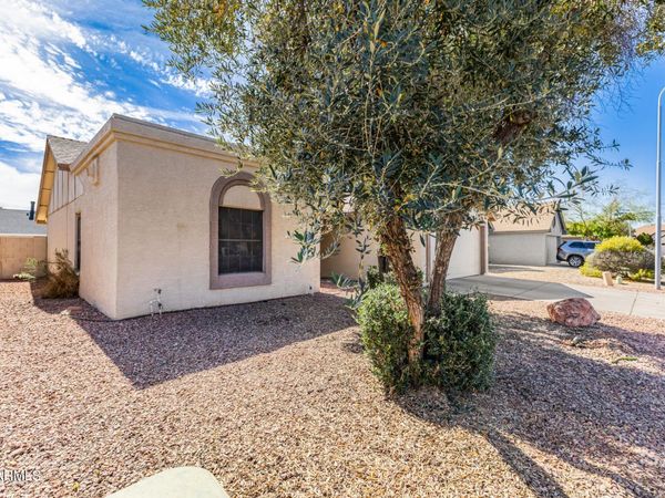 10115 W MEDLOCK Drive, Glendale, AZ 85307