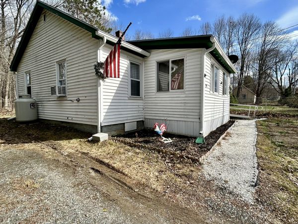 19 Elm Street, Dexter, ME 04930