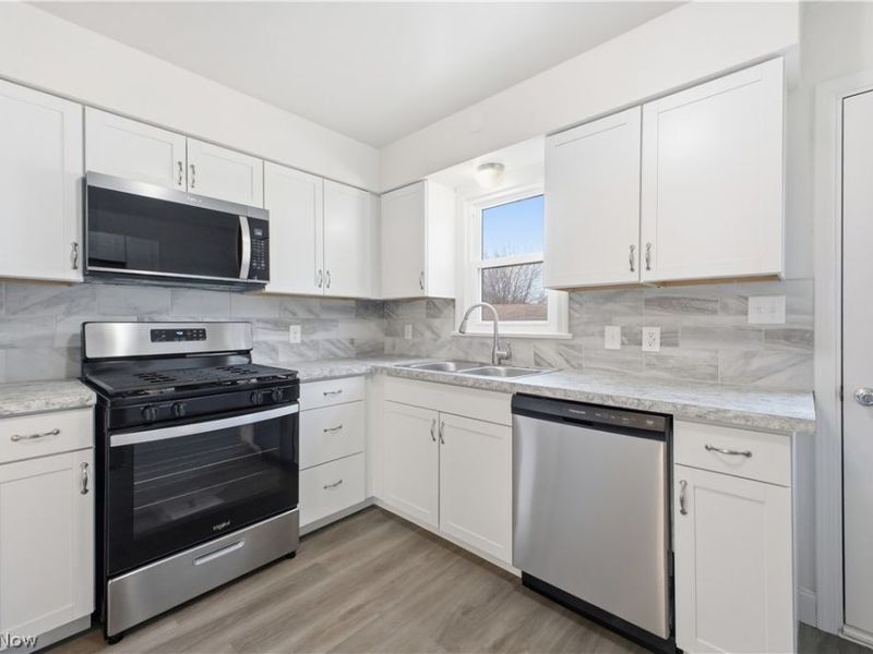 227 E Wilson Street, Struthers, OH 44471 Photo 12