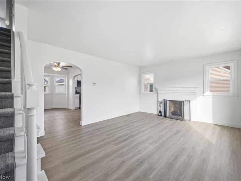 227 E Wilson Street, Struthers, OH 44471 Photo 2