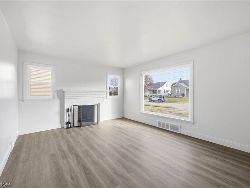 227 E Wilson Street, Struthers, OH 44471 Photo 3