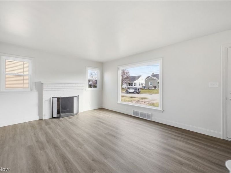 227 E Wilson Street, Struthers, OH 44471 Photo 4