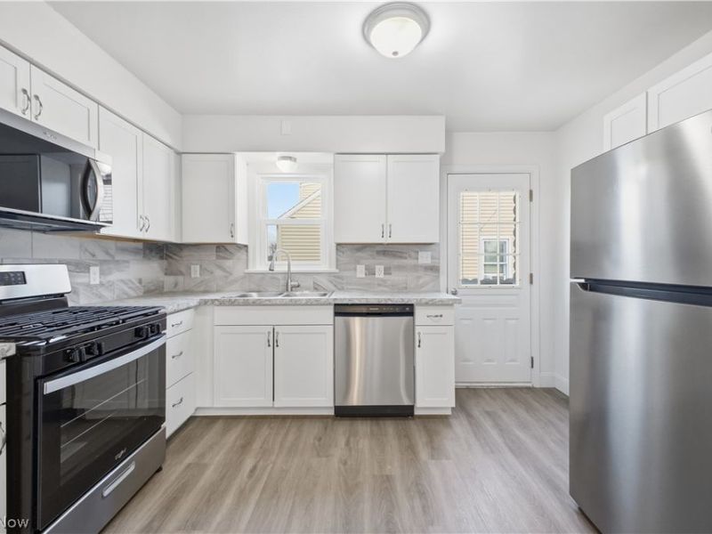 227 E Wilson Street, Struthers, OH 44471 Photo 9