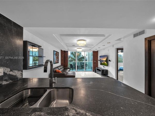 31 SE 5th St, Unit 407, Miami, FL 33131
