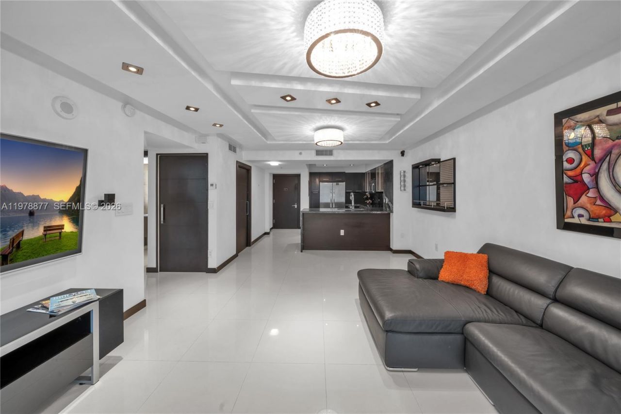 31 SE 5th St, Unit 407, Miami, FL 33131 Photo