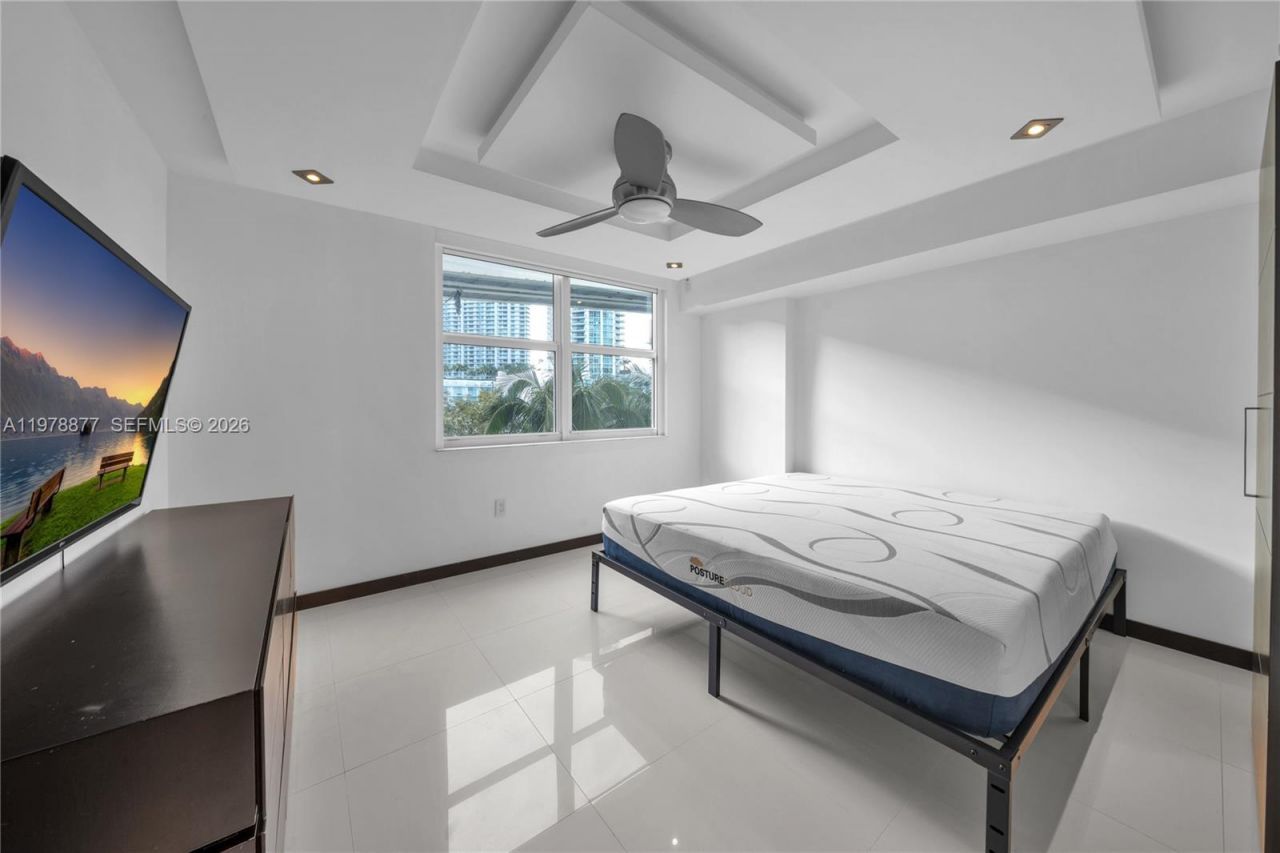 31 SE 5th St, Unit 407, Miami, FL 33131 Photo