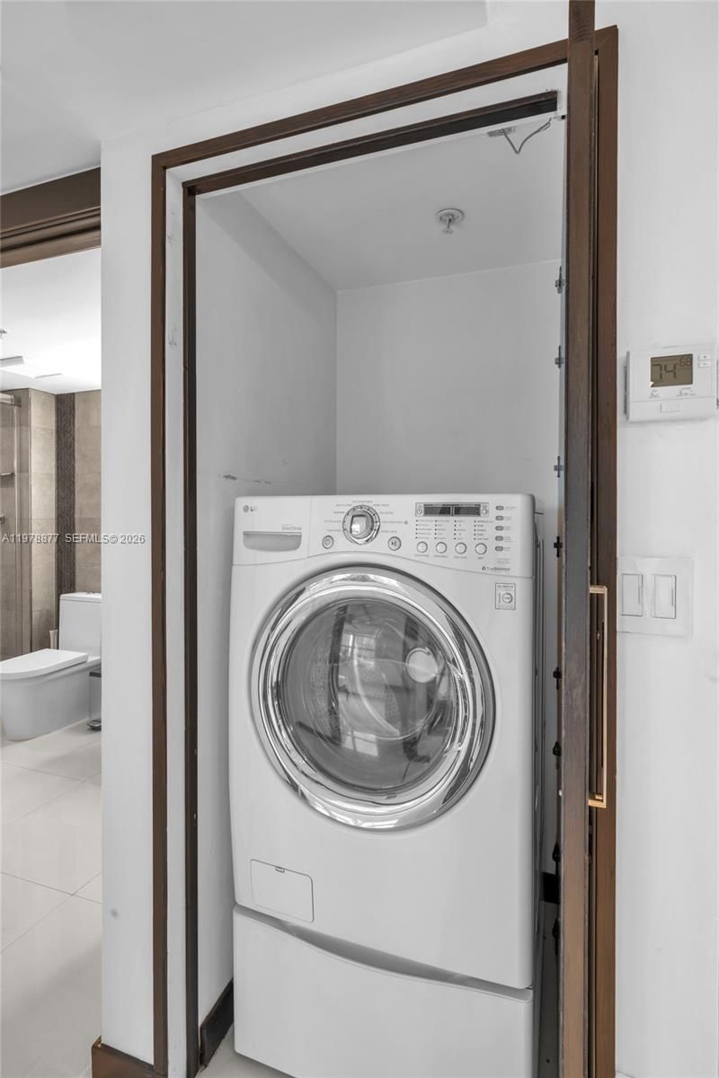 31 SE 5th St, Unit 407, Miami, FL 33131 Photo