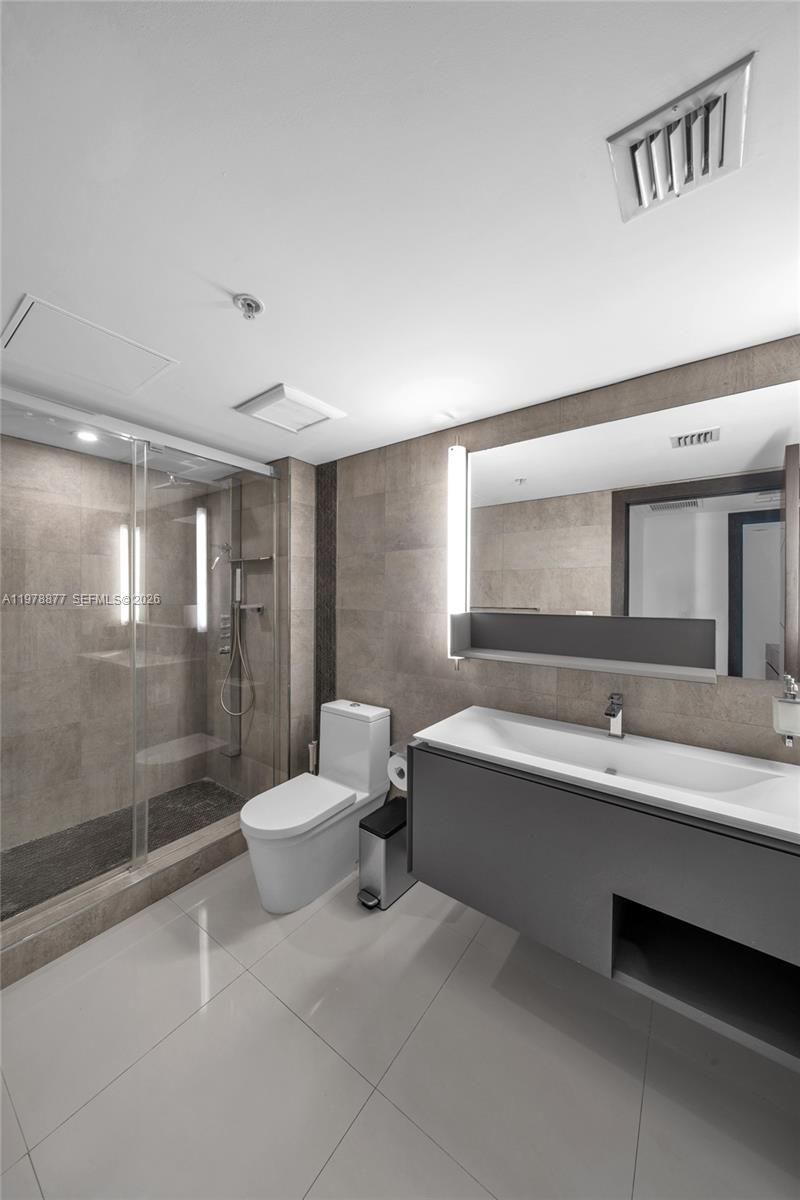 31 SE 5th St, Unit 407, Miami, FL 33131 Photo