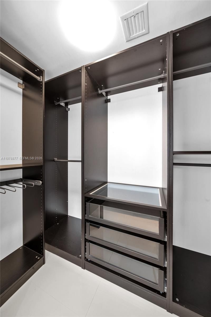 31 SE 5th St, Unit 407, Miami, FL 33131 Photo