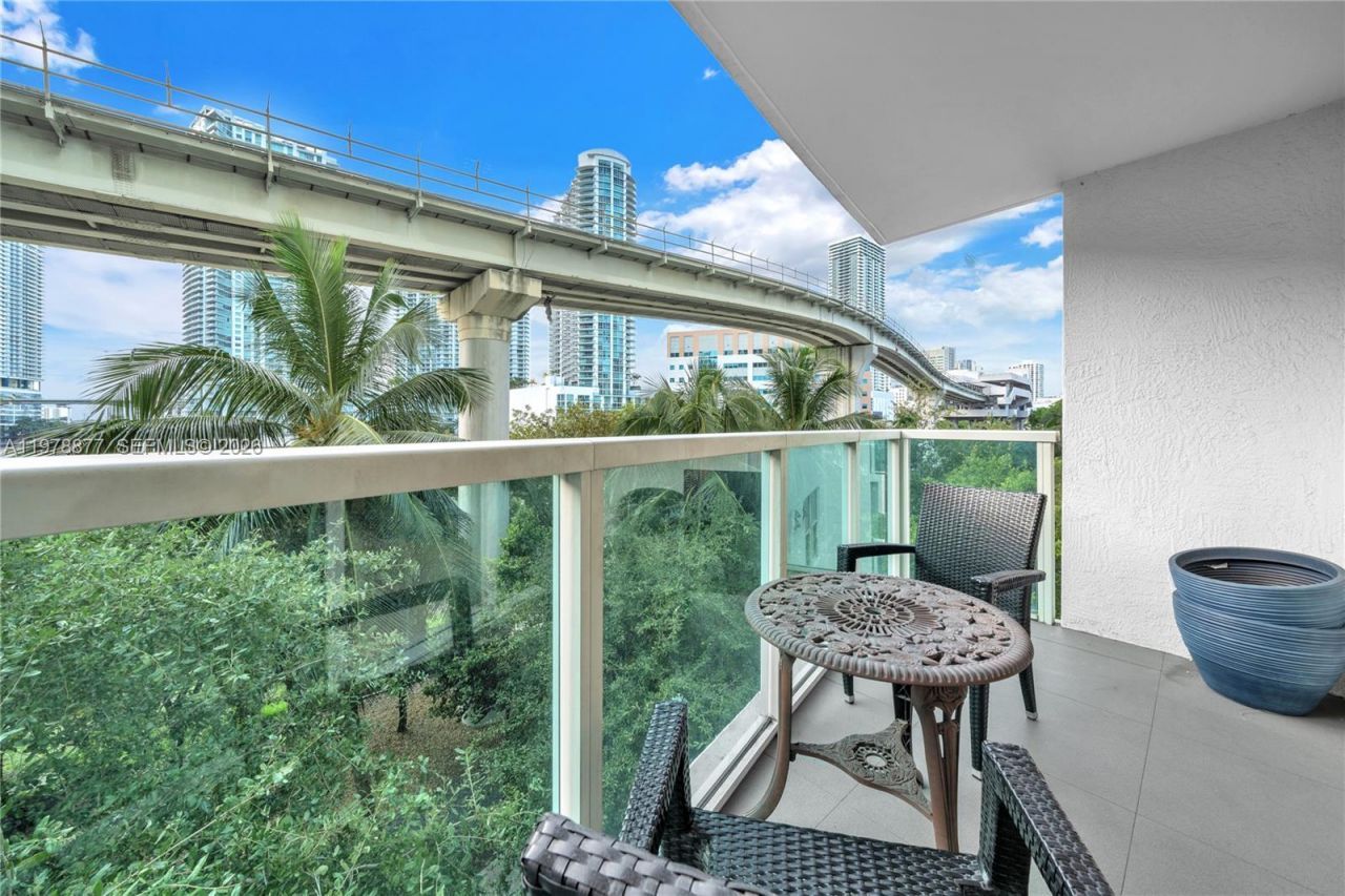 31 SE 5th St, Unit 407, Miami, FL 33131 Photo