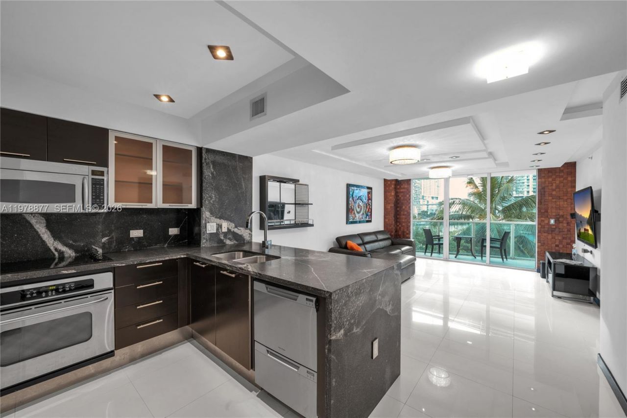 31 SE 5th St, Unit 407, Miami, FL 33131 Photo