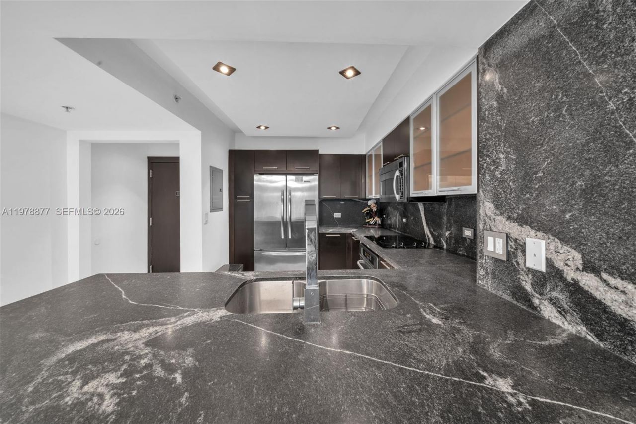 31 SE 5th St, Unit 407, Miami, FL 33131 Photo