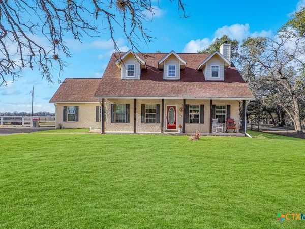 1561 County Road 320 , Floresville, TX 78114