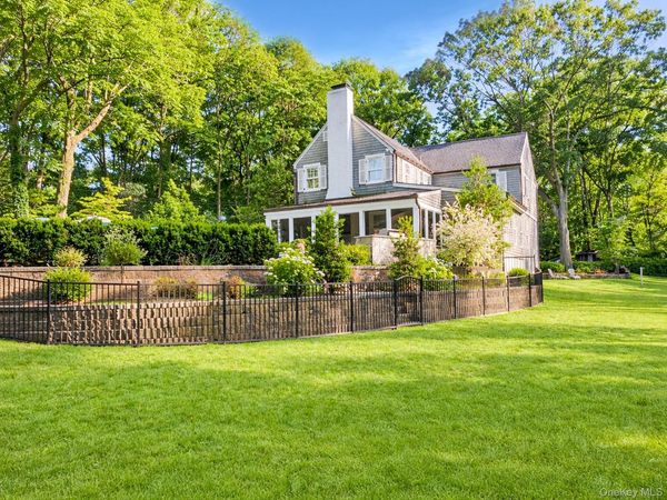 39 Barkers Point Road , Port Washington, NY 11050