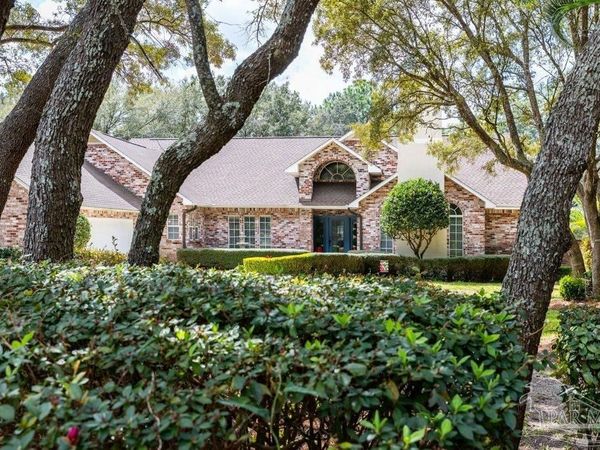 2639 Cove Rd, Navarre, FL 32566