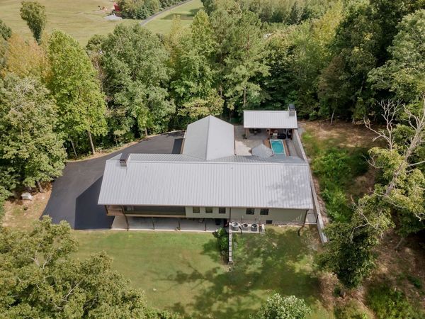 262 Brushy Rd , Centerville, TN 37033