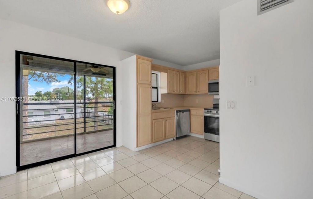 5894 Longbow Ln , Unit 6, West Palm Beach, FL 33415 Photo